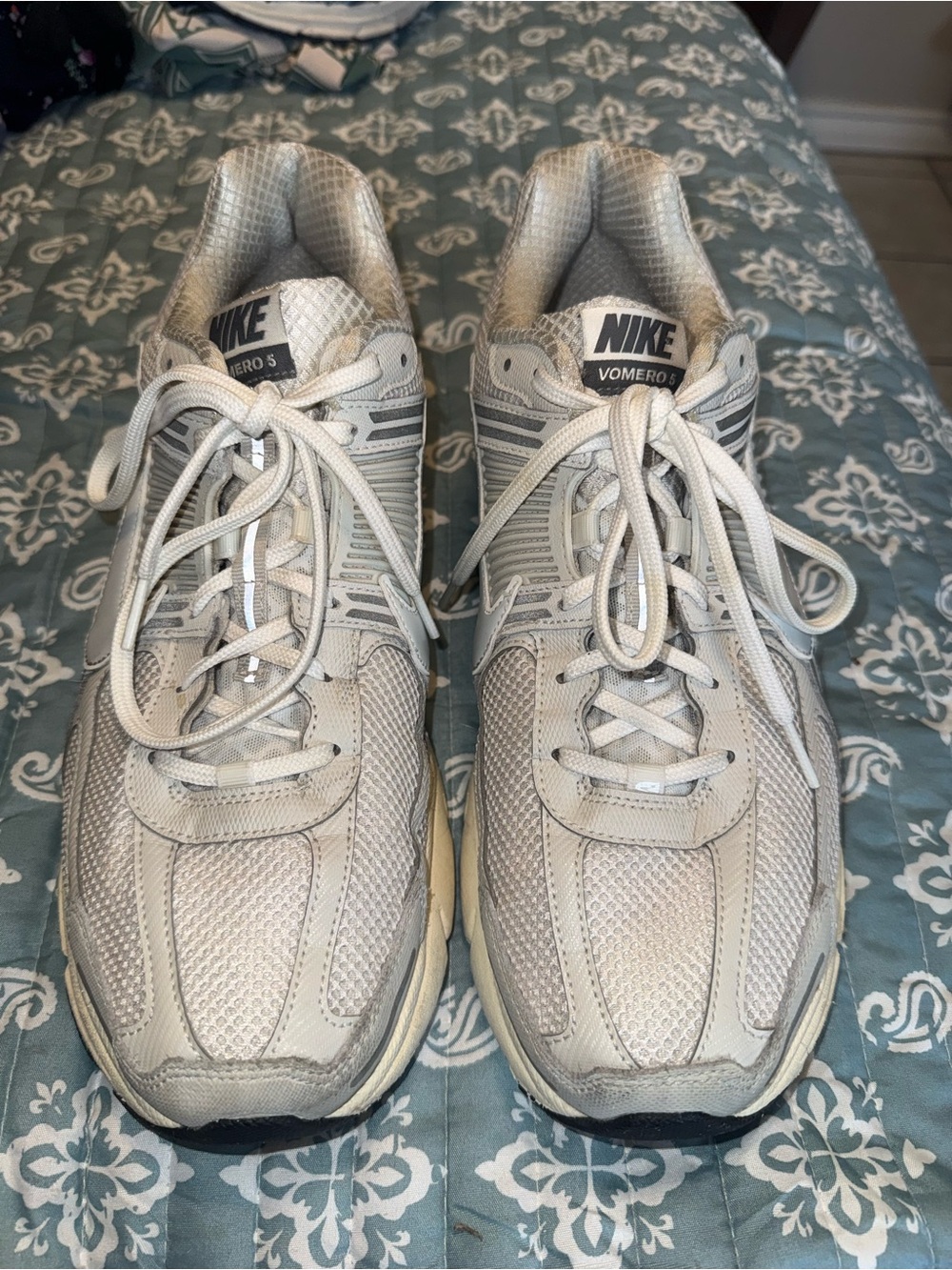 Nike White and Gray Vomero 5 Mesh Running Sneakers